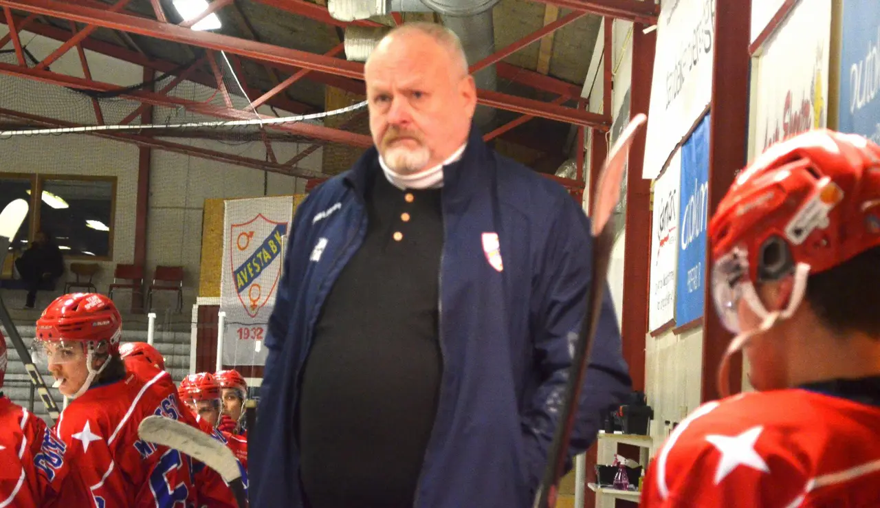 Huvudtränaren Conny Elfsberg förväntar sig en jämn match mot Kumla. Foto: Per Lindgren