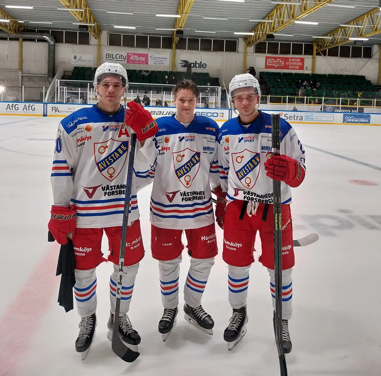 Jakob Karlsson, Arwid Forsman och Jordan Caballero-Lindberg var Avestas målskyttar på Fagerliden i säsongens andra bruksderby. Foto: Olov Lindgren.