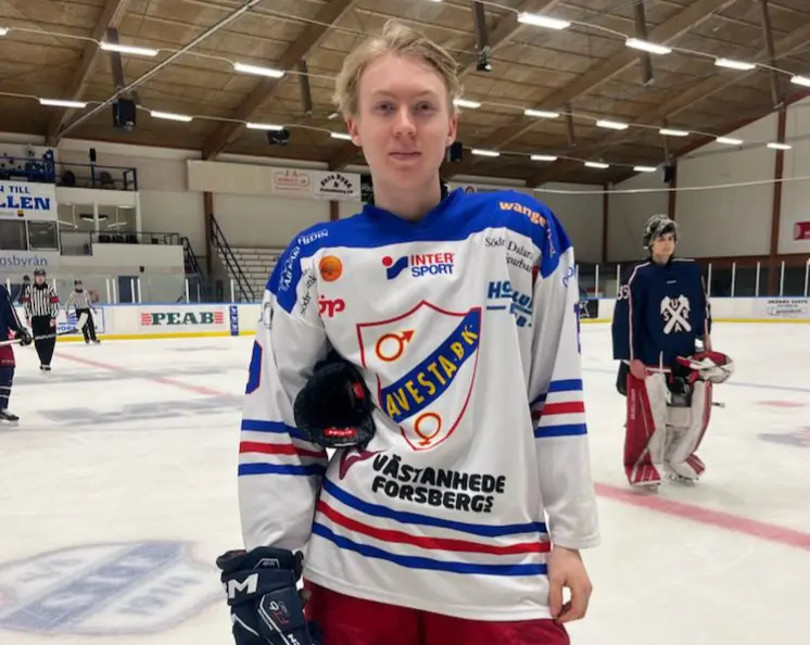 En av Avestas målskyttar i segermatchen mot Surahammar var 17-åringen Oskar Skog. Foto: Mathias Rautsila.