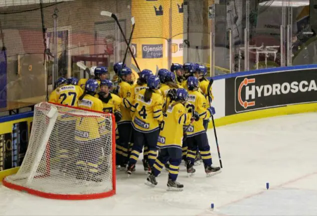 Segerjubel efter matchen mot Ångermanland . Foto Ellinor Norström.