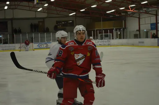 Avestas Neil Vermillion finns med i matchen mot Kvarnsveden. FOTO: Per Lindgren.