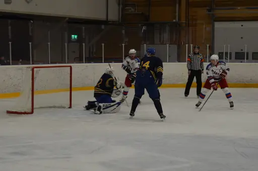 Avestas lagkapten Peter Ehn var en av många ABK spelare som hade svårt göra mål mot Häradsbygden. FOTO: Per Lindgren.