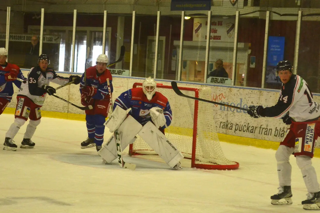 Felix Vannfält stod för en lovande debut i Avesta BK tröjan. Foto: Per Lindgren.