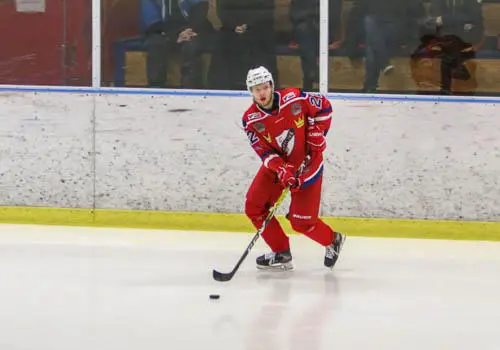 FÖRVÄNTANSFULL. Jesper Gustafsson hoppas på en bra säsong med Avesta BK. FOTO: Lena Hallström.