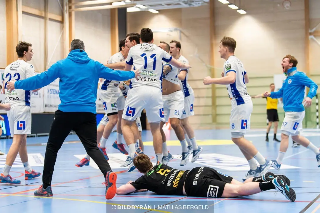 Herrlaget dansar in den nya våren och blickar framåt