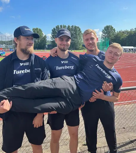 Ida, Venla och våra fyra diskuskillar - Karl, Teo, Jesper och Emil