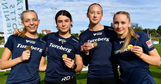 De festa bilderna från Deca Text & Bild. På bilderna ser ni F17, M 4 x 800m, P17, M22 samt P15