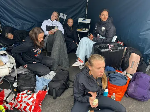 Uppifrån/vänster: 1. Regnmys. 2. Agnes Olsson 3. Hanna Hermansson 4. Julia Meijer 5. Stafettlag 4x100 6. Freja Ahlepil 7. Laget.  Bilder: Anna Pott. 