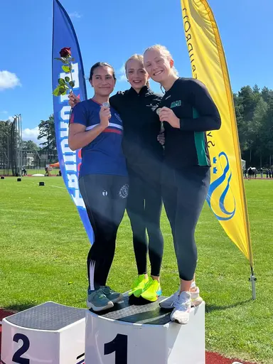 Södagens USM-segrare: Beate Pott, Noa Steiner, Jakob Lennermark och Simon Lindström (bild från UEM). Foton: Anna Pott och Deca