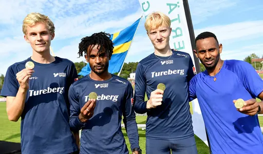 De festa bilderna från Deca Text & Bild. På bilderna ser ni F17, M 4 x 800m, P17, M22 samt P15