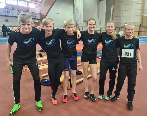 Aktiva från Gotland/Stockholm Öst och Gotland/Stockholm Väst, stafettlaget, Tristan Back och Elise Wiklund.