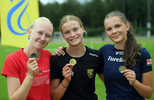 Ella, Levi, Elise och Alva. Bilder från Deca Test & Bild.