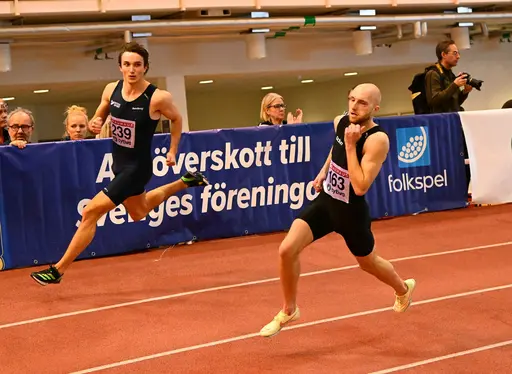 Hanna, Bianca, Tränare Vlado och Emil x 2. Bilder från Deca Text & Bild