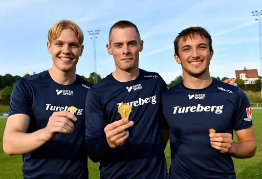De festa bilderna från Deca Text & Bild. På bilderna ser ni F17, M 4 x 800m, P17, M22 samt P15