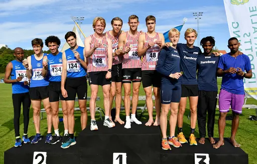 De festa bilderna från Deca Text & Bild. På bilderna ser ni F17, M 4 x 800m, P17, M22 samt P15