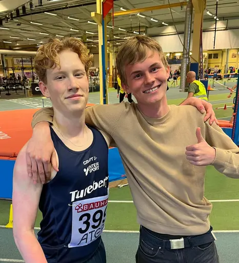 Jordan med tränare Kennet, Levi, Saga med tränare Per samt Vilhelm med träningskompis Albert