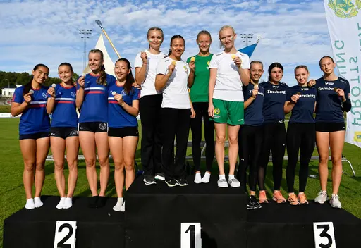 De festa bilderna från Deca Text & Bild. På bilderna ser ni F17, M 4 x 800m, P17, M22 samt P15