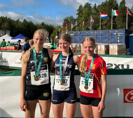 På bilderna ser ni Alvar Engström, Freja Ahlepil, Love Ahlepil, Samuel Petersen, Tage Lood Falgén, Nova Borensjö, Joline Borensjö samt en grupp yngre löpare.