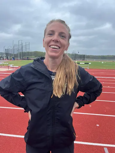 Uppifrån/vänster: 1. Regnmys. 2. Agnes Olsson 3. Hanna Hermansson 4. Julia Meijer 5. Stafettlag 4x100 6. Freja Ahlepil 7. Laget.  Bilder: Anna Pott. 