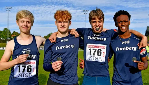 De festa bilderna från Deca Text & Bild. På bilderna ser ni F17, M 4 x 800m, P17, M22 samt P15