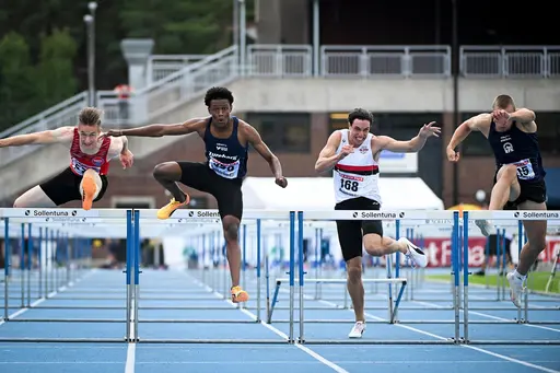 Ovanifrån-vänster: Ayla Hallberg Hossain, Alva Back, Moa Granat, Saviola Mbugua Waithira, Peter Blyckert. Foto: Deca.