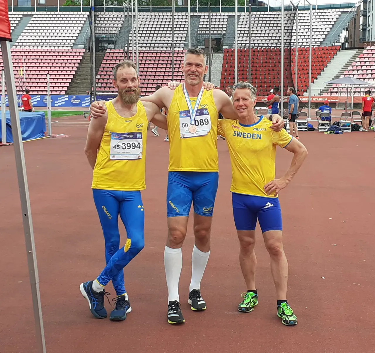 Glada mångkampare från Tammerfors WMAC 2022 ( Jonas, Hunter och Christian)