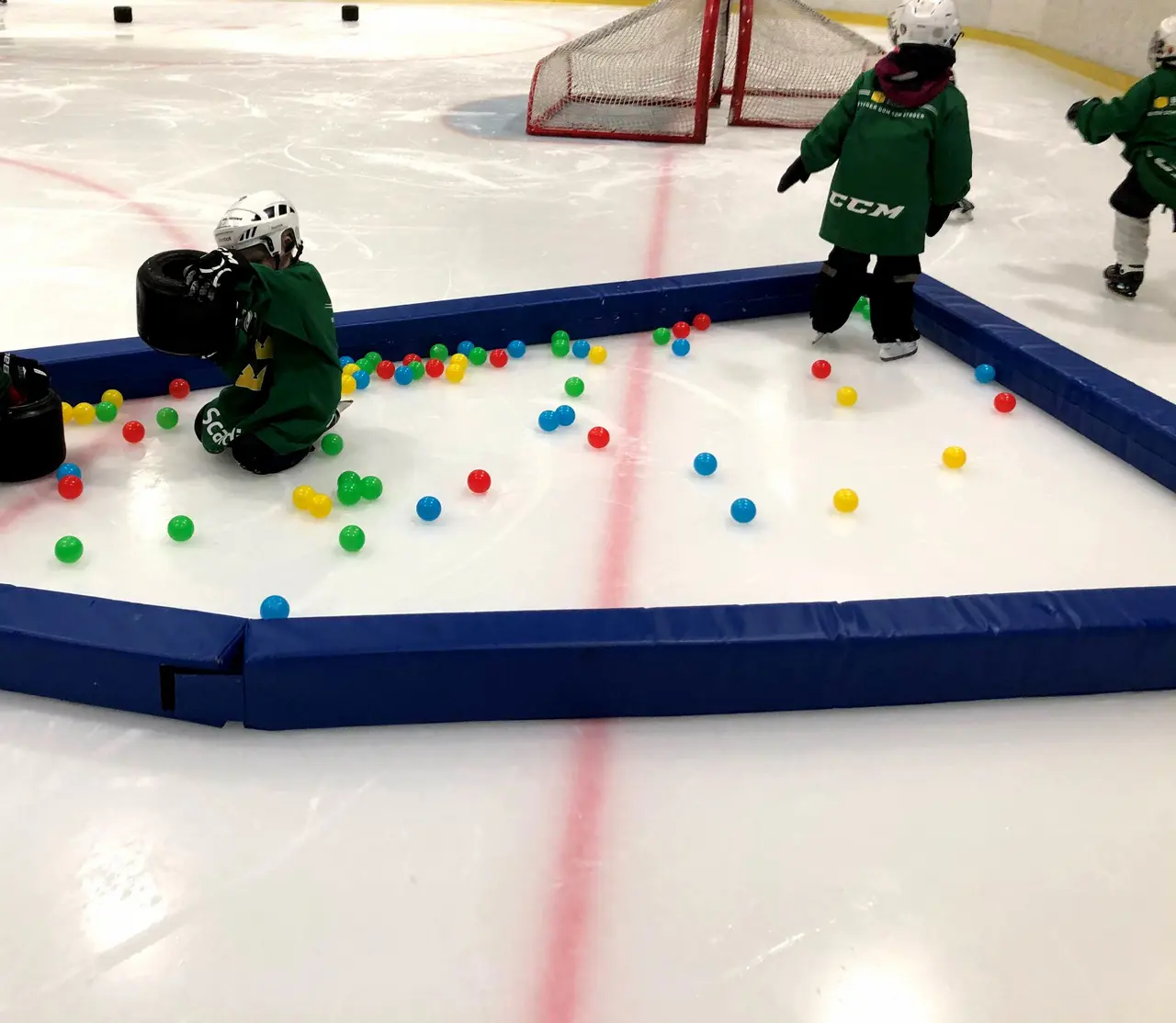 Snart börjar ishockeyn för våra allra minsta.