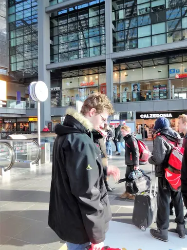 Ett äventyr för simmarna att delta i en stor utländsk tävling!