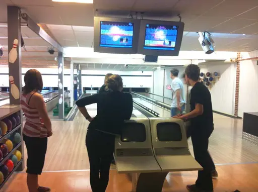 Träning i Vessige, bowling, milasimmet och uppvärmning i Kattegatthallen 