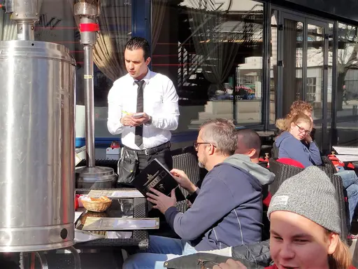 Ett äventyr för simmarna att delta i en stor utländsk tävling!