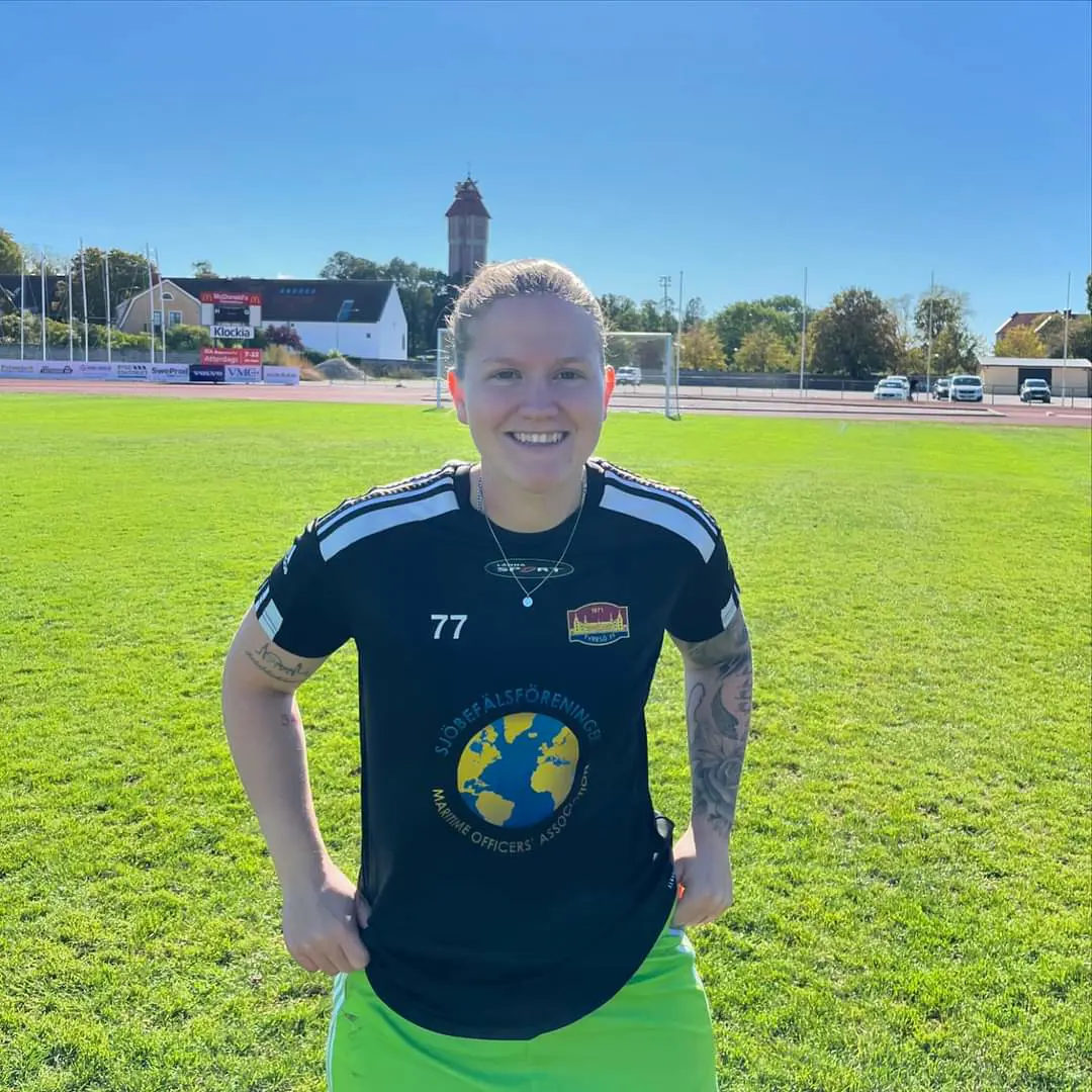 Många glada spelare efter matchen på Gotland men kanske gladast var ändå Jempa Bakai som efter 473 dagars skadefrånvaro äntligen kunde vara med i matchtruppen igen.