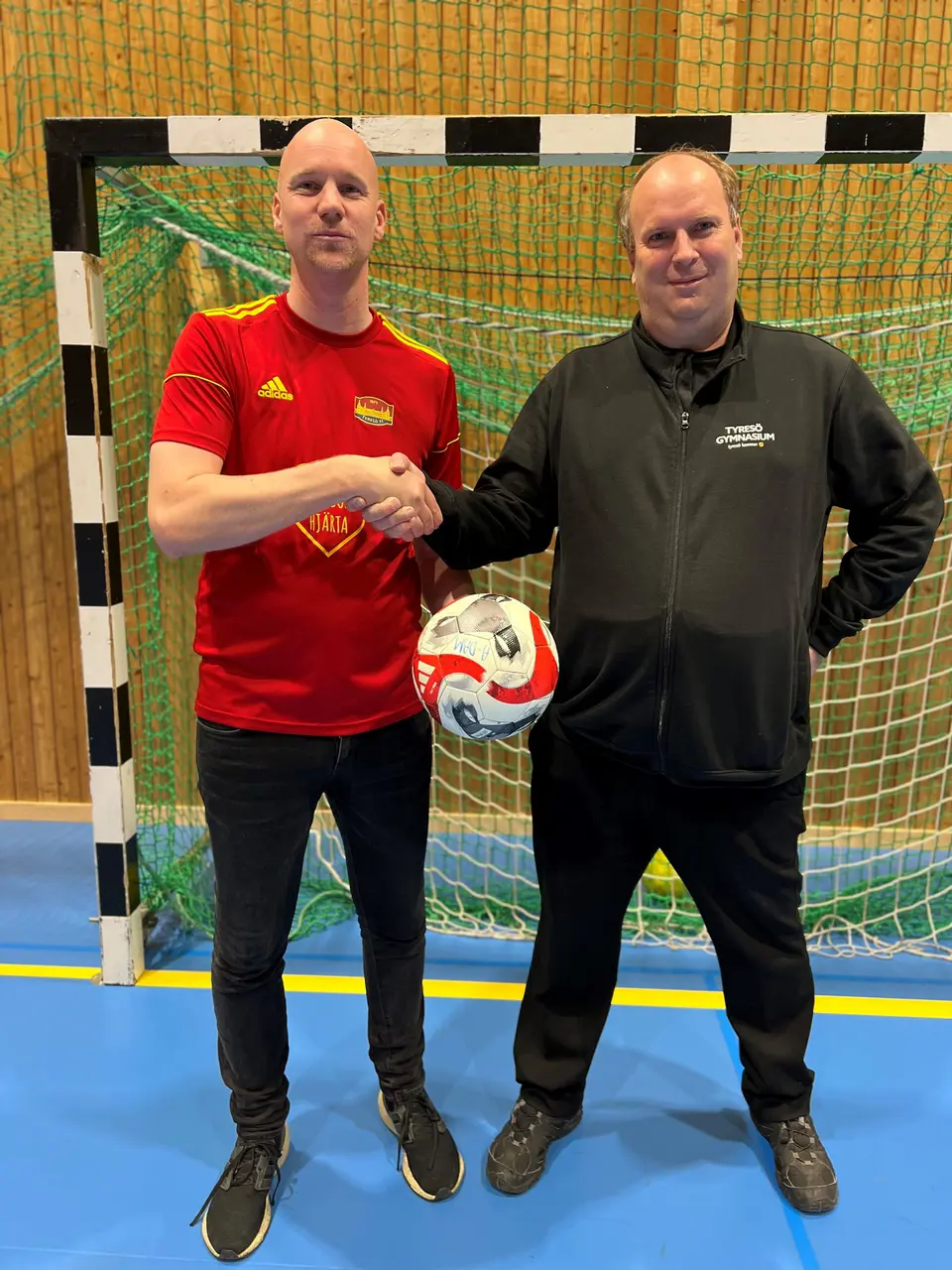 tf klubbchef Jeppe Mauritzson och rektor Emil Johansson