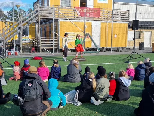 En solig men blåsig föreningsavslutning på Tyresövallen!