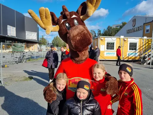En solig men blåsig föreningsavslutning på Tyresövallen!