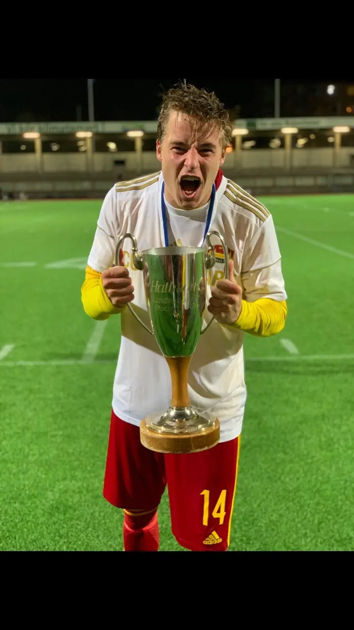Niclas Thomasson med Stockholm Cup pokalen 2020