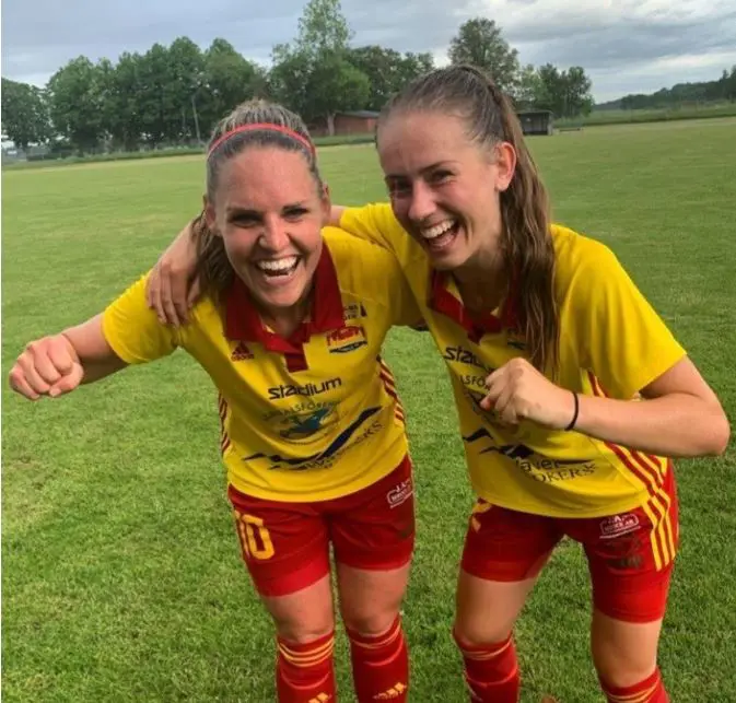 Målskyttarna Frida "Thille" Thilén och Ida "Bengan" Bengtsson. (foto från tidigare match... :) )