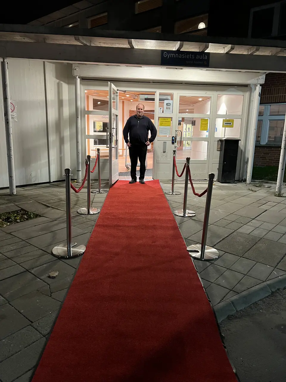 Tyresö Gymnasiums rektor Emil Johansson välkomnar alla nyfikna föräldrar och elever till informationsträffen!