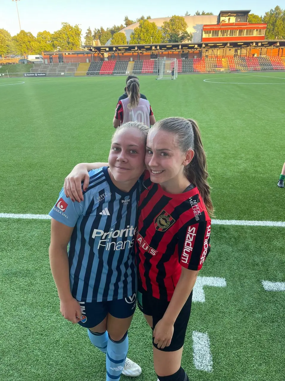 Alice Bergström och Ida Bengtsson efter Stockholmsderbyt.