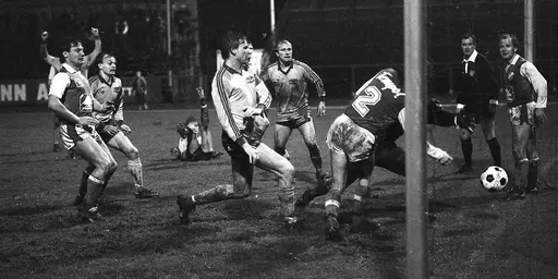 Uffe Johnsson, till höger bild från Uffes klassiska ledningsmål mot IK Oddevold.