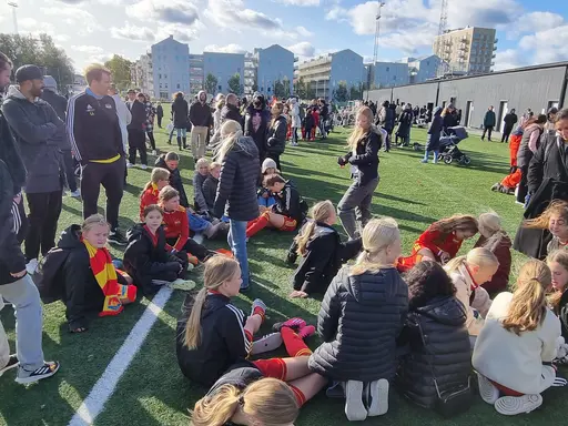 En solig men blåsig föreningsavslutning på Tyresövallen!