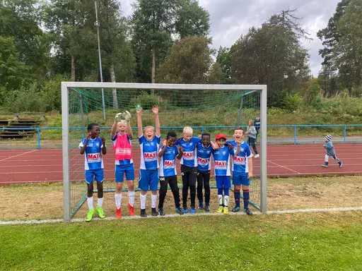 Grym Match, fint passningsspel, snygga mål och framförallt glädje och BRA kämpat hela matchen!