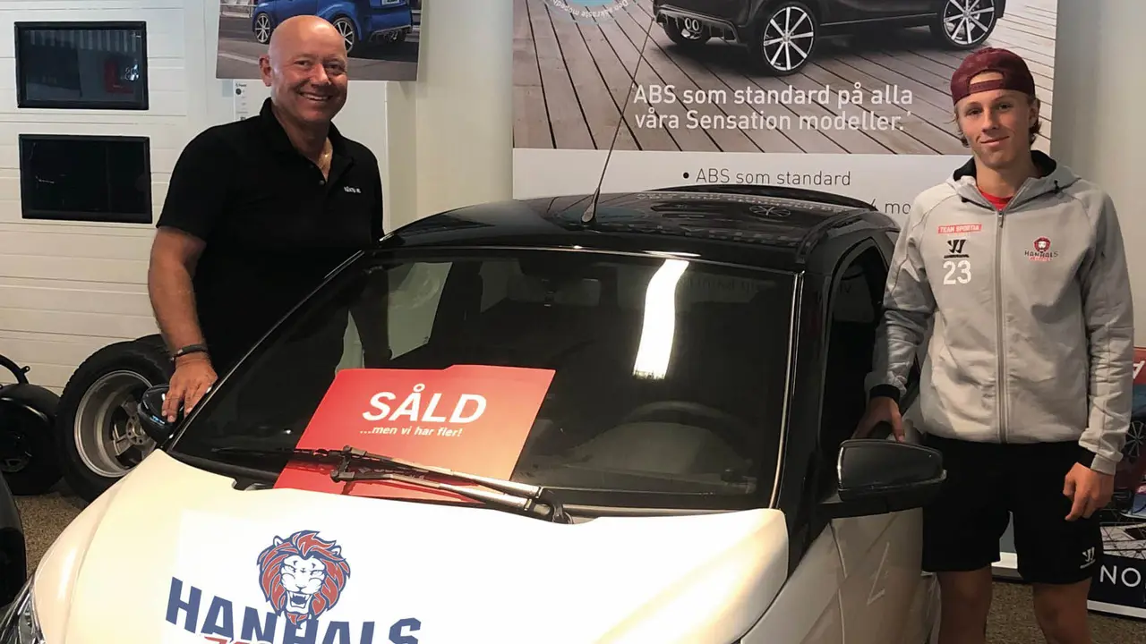 Lars Englund Partner hos Västra Bil i Kungsbacka & Viggo Kronvall hockeyspelare i U16