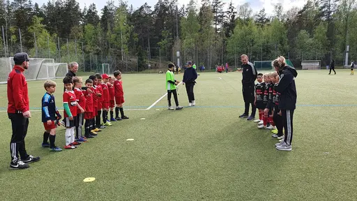 Killarna var super duktiga och tack för våra fans som klättrade berg för att komma och se oss!!