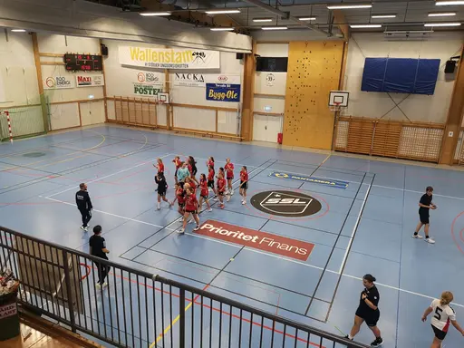 Bilder från lördagens matcher i Orminge sporthall. Längst ned till höger -samling efter match