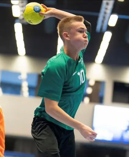 Foton från Handboll i fokus på Alva, Tilde, Elias, Fanny och Clara.