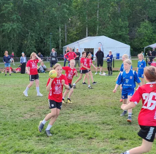 F11 en av Årsta AIK´s 33 lag som delar i Eken cup på Gubbängsfältet