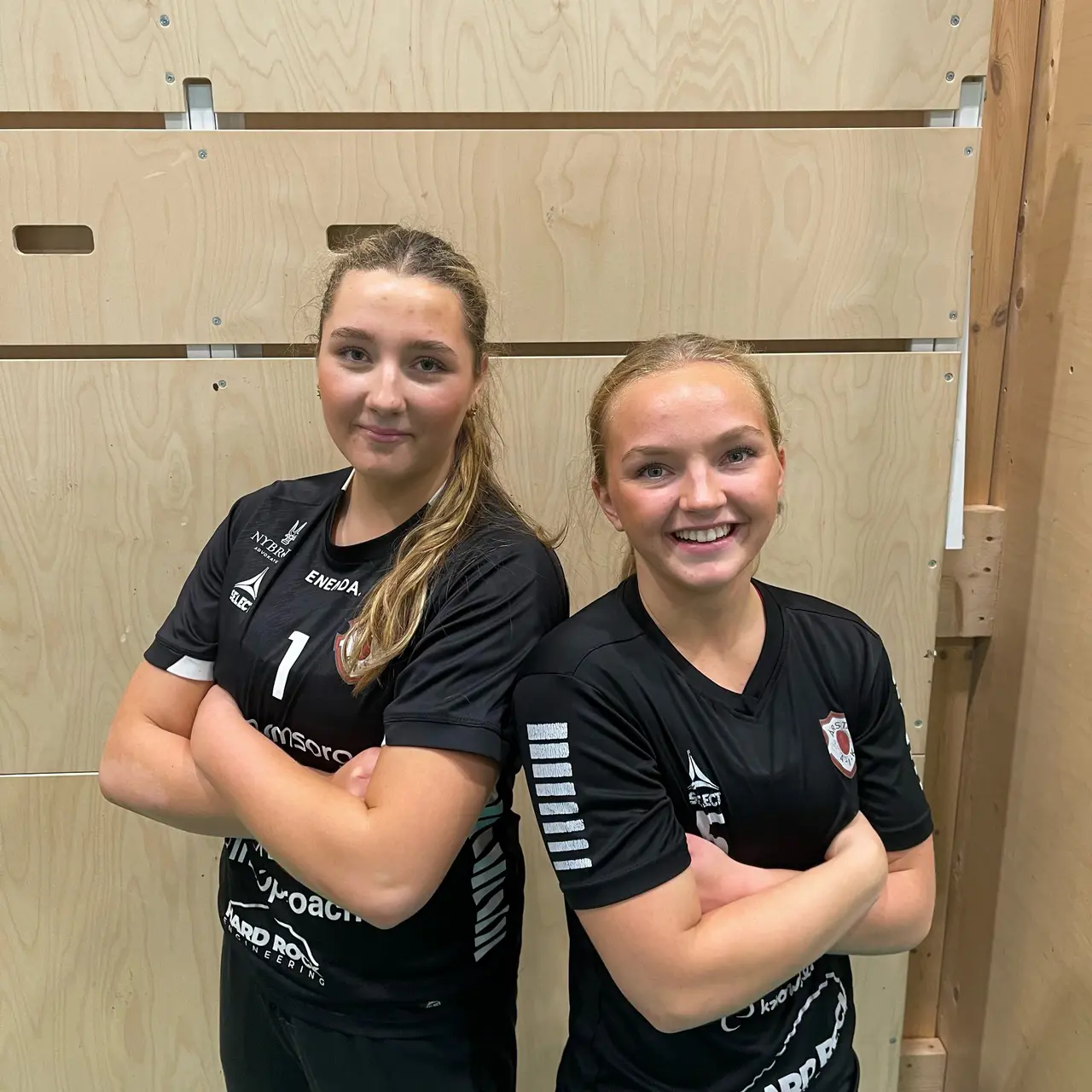 Fanny Koskinen och Märta Asplund. Clara Ahrling saknas på bild.
