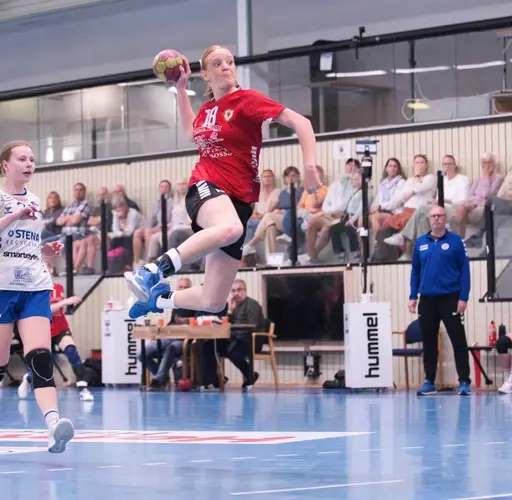 Tilde och Alva. Foto: Årsta AIK resp. Pär Ahrling, Handboll i fokus