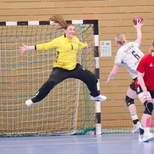 Foton från Handboll i fokus på Alva, Tilde, Elias, Fanny och Clara.