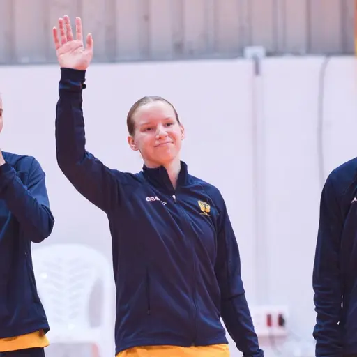 Fanny och Clara nere i Spanien med DU17-landslaget. Foto: Handboll i fokus